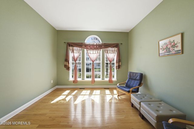 20 Royal Lane, Howell, NJ 07731