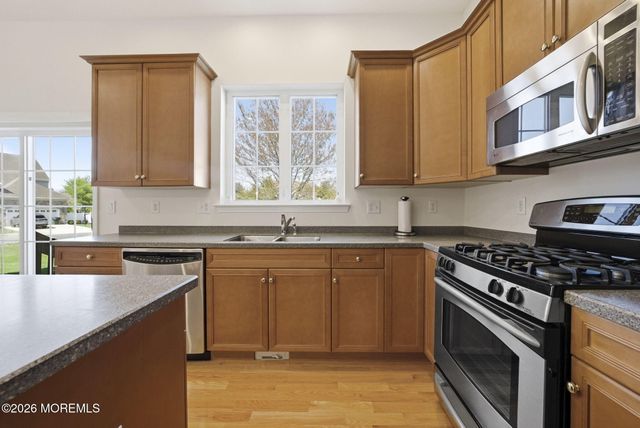 20 Royal Lane, Howell, NJ 07731