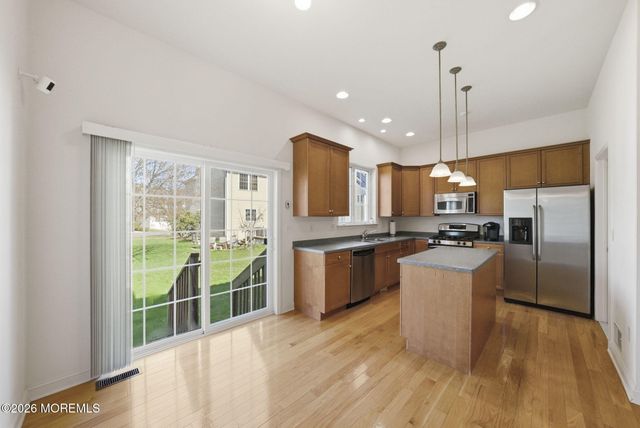20 Royal Lane, Howell, NJ 07731