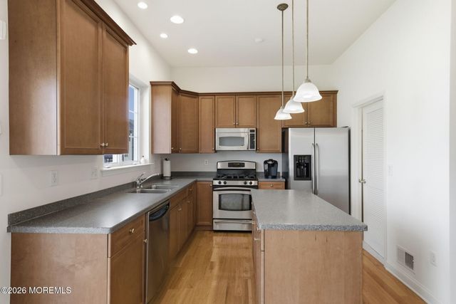20 Royal Lane, Howell, NJ 07731