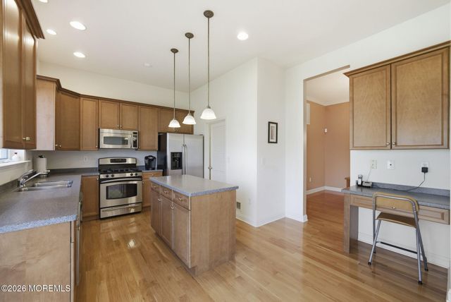20 Royal Lane, Howell, NJ 07731