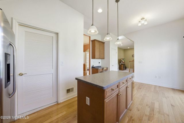20 Royal Lane, Howell, NJ 07731