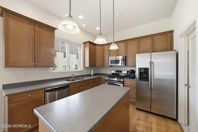 20 Royal Lane, Howell, NJ 07731