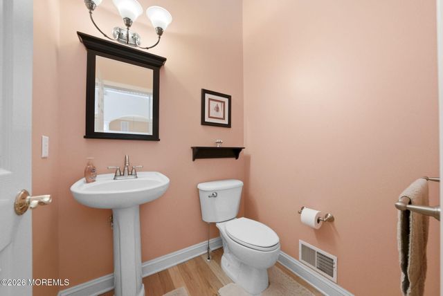 20 Royal Lane, Howell, NJ 07731