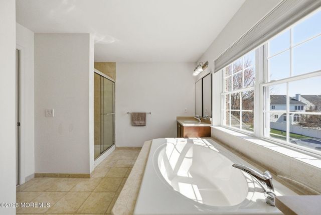 20 Royal Lane, Howell, NJ 07731