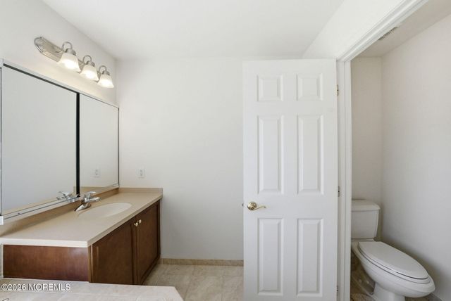 20 Royal Lane, Howell, NJ 07731