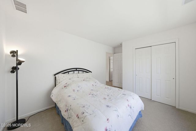 20 Royal Lane, Howell, NJ 07731