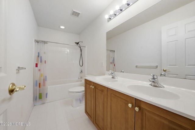 20 Royal Lane, Howell, NJ 07731