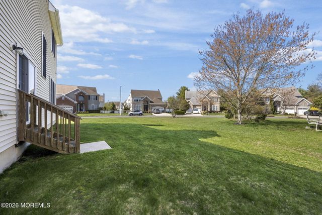 20 Royal Lane, Howell, NJ 07731