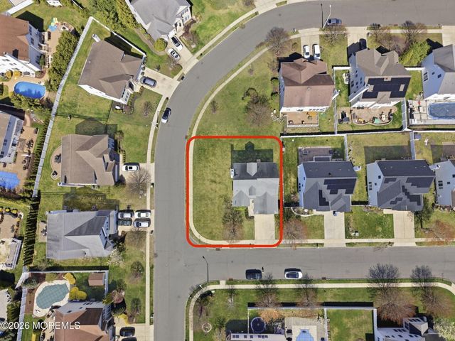 20 Royal Lane, Howell, NJ 07731