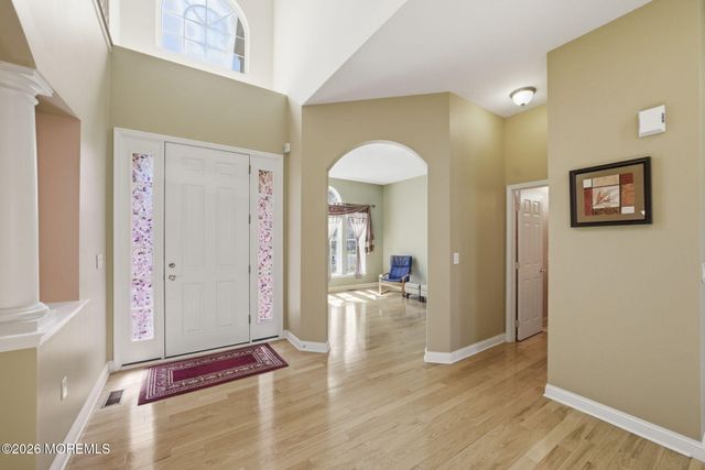 20 Royal Lane, Howell, NJ 07731