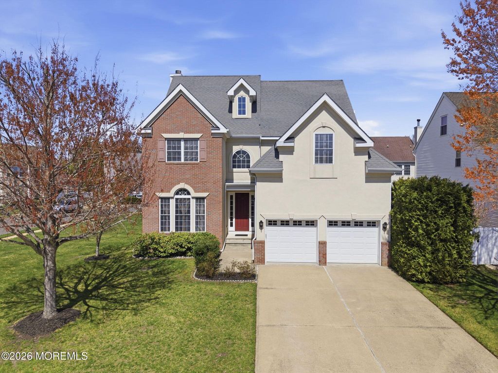 20 Royal Lane, Howell, NJ 07731