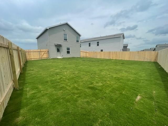 172 Ammolite LN, Maxwell, TX 78666