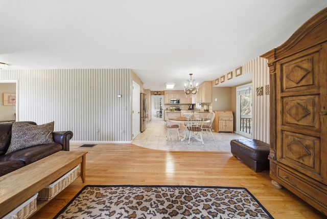 157 Rolling Meadow Dr, Holliston, MA 01746
