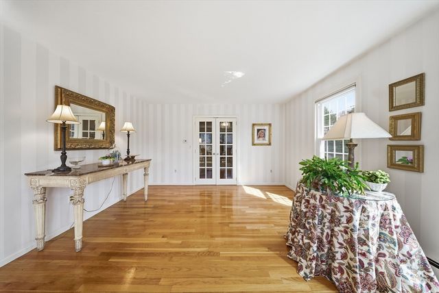 157 Rolling Meadow Dr, Holliston, MA 01746