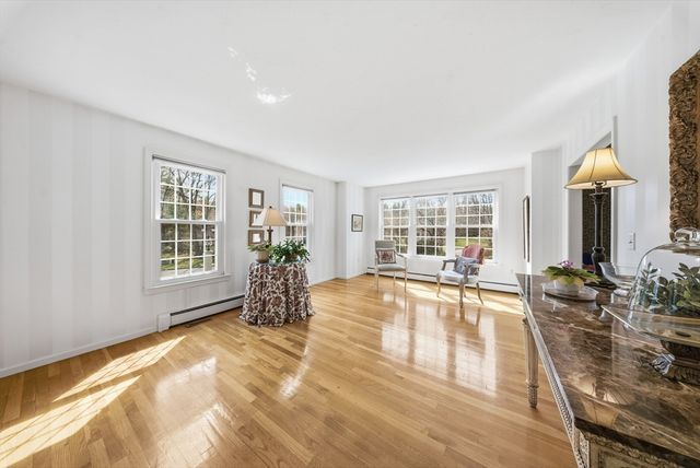 157 Rolling Meadow Dr, Holliston, MA 01746