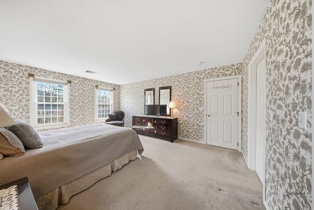 157 Rolling Meadow Dr, Holliston, MA 01746