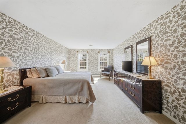 157 Rolling Meadow Dr, Holliston, MA 01746