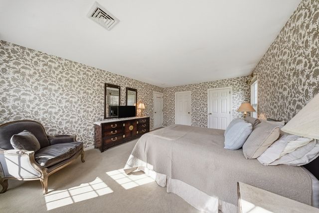 157 Rolling Meadow Dr, Holliston, MA 01746