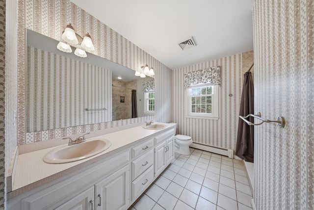 157 Rolling Meadow Dr, Holliston, MA 01746