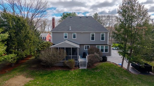 157 Rolling Meadow Dr, Holliston, MA 01746