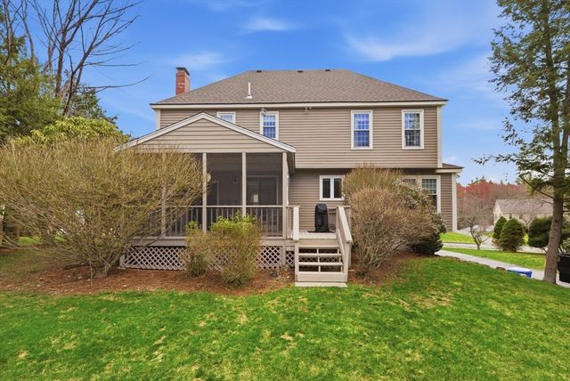 157 Rolling Meadow Dr, Holliston, MA 01746