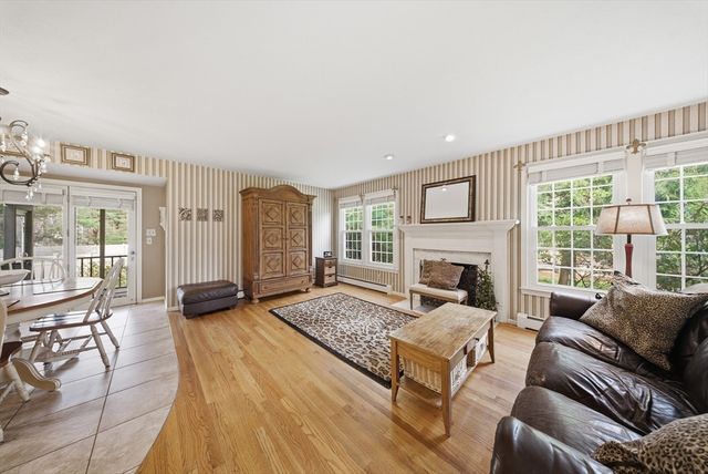 157 Rolling Meadow Dr, Holliston, MA 01746