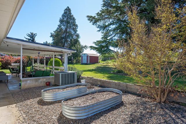 2372 E McAndrews Road, Medford, OR 97504