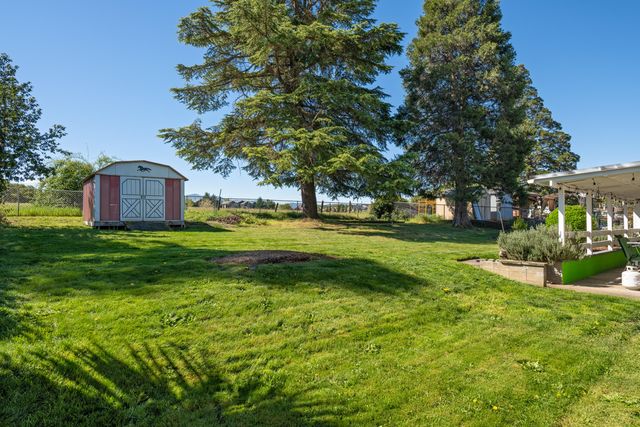 2372 E McAndrews Road, Medford, OR 97504