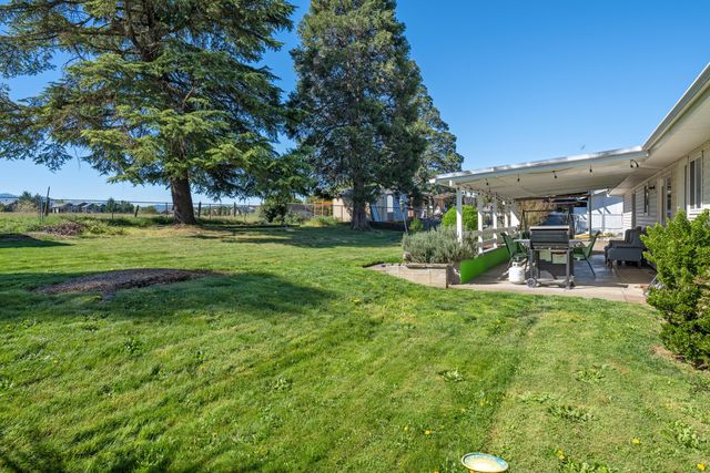 2372 E McAndrews Road, Medford, OR 97504