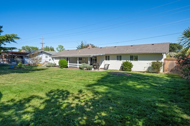 2372 E McAndrews Road, Medford, OR 97504