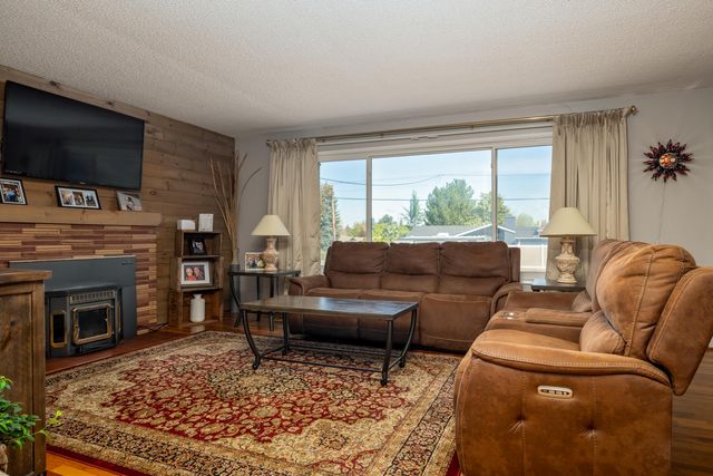 2372 E McAndrews Road, Medford, OR 97504