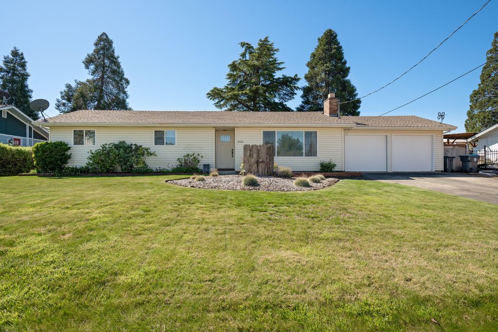 2372 E McAndrews Road, Medford, OR 97504