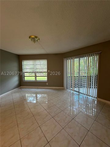 3100 Riverside Dr 104, Coral Springs, FL 33065