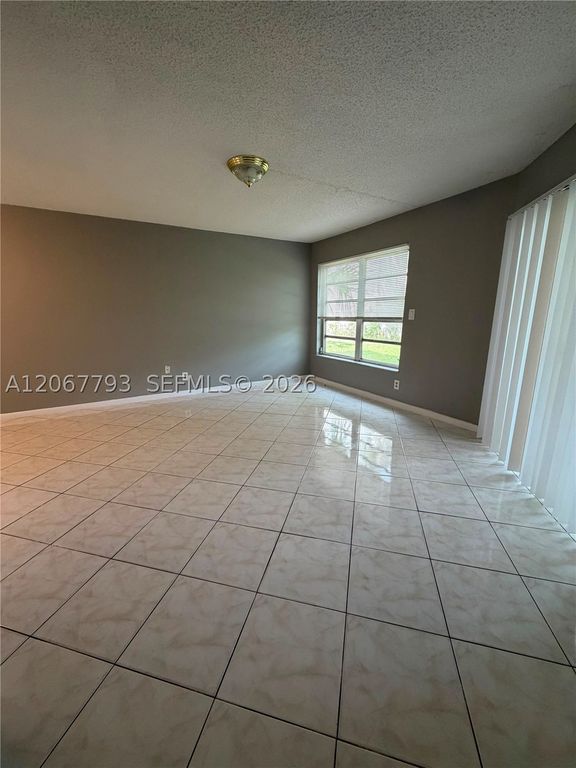 3100 Riverside Dr 104, Coral Springs, FL 33065