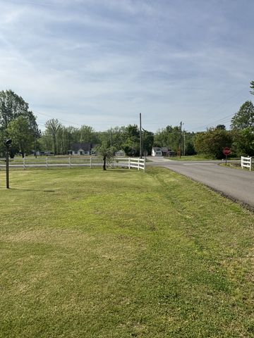 206 Dreaden St, Waverly, TN 37185