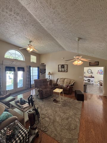 206 Dreaden St, Waverly, TN 37185
