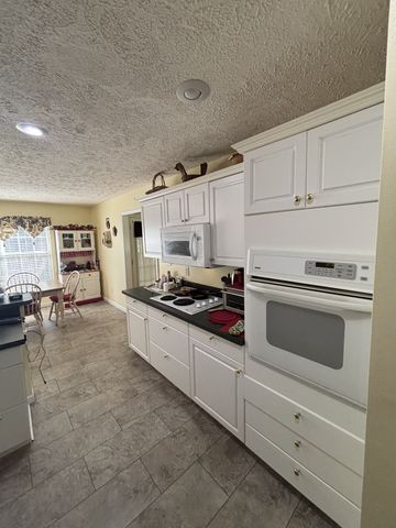 206 Dreaden St, Waverly, TN 37185