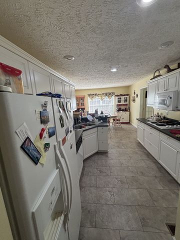 206 Dreaden St, Waverly, TN 37185