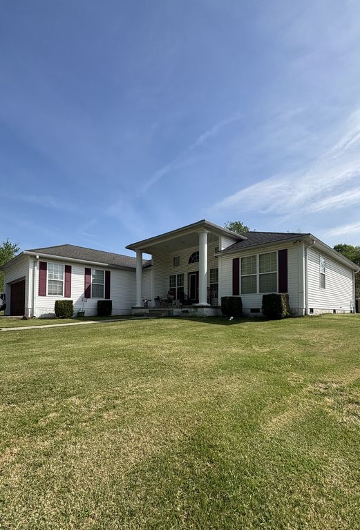 206 Dreaden St, Waverly, TN 37185