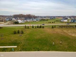 8120 Melbourne Place, Zionsville, IN 46077