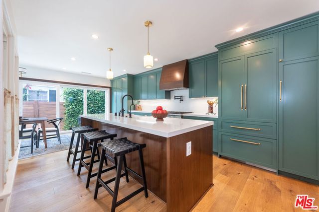 11373 Homedale Street, Los Angeles, CA 90049