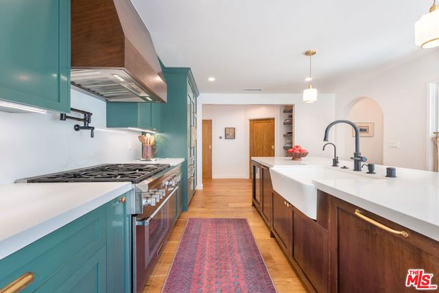11373 Homedale Street, Los Angeles, CA 90049