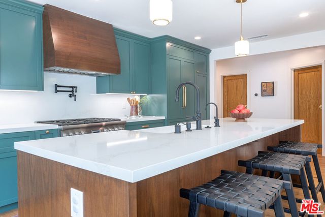 11373 Homedale Street, Los Angeles, CA 90049