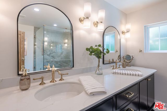 11373 Homedale Street, Los Angeles, CA 90049