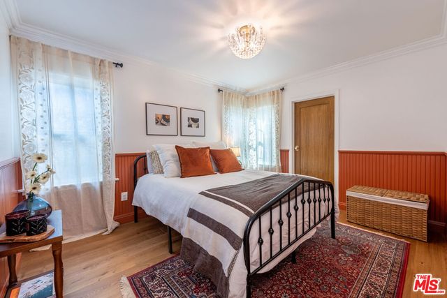 11373 Homedale Street, Los Angeles, CA 90049