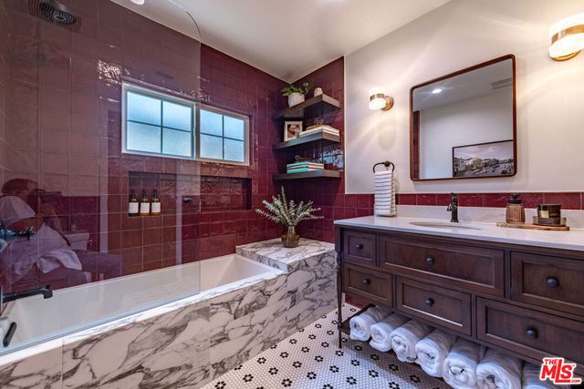 11373 Homedale Street, Los Angeles, CA 90049
