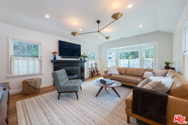 11373 Homedale Street, Los Angeles, CA 90049