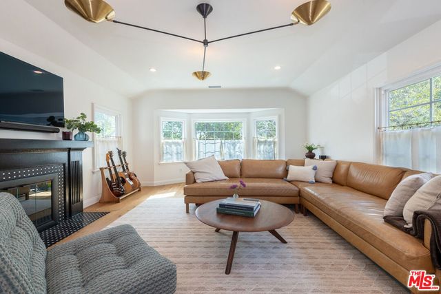 11373 Homedale Street, Los Angeles, CA 90049
