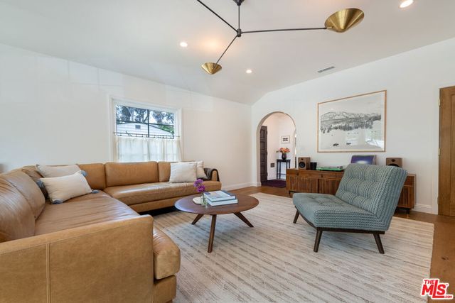 11373 Homedale Street, Los Angeles, CA 90049